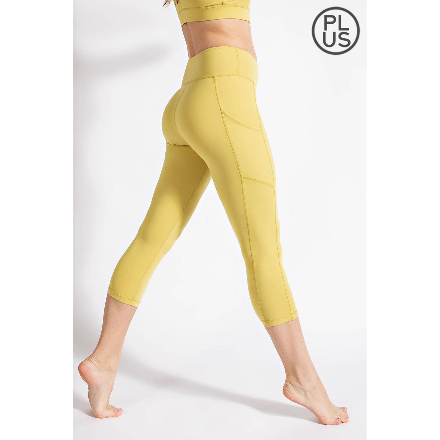 PLUS SIZE CAPRI LENGTH YOGA LEGGINGS WITH POCKETS