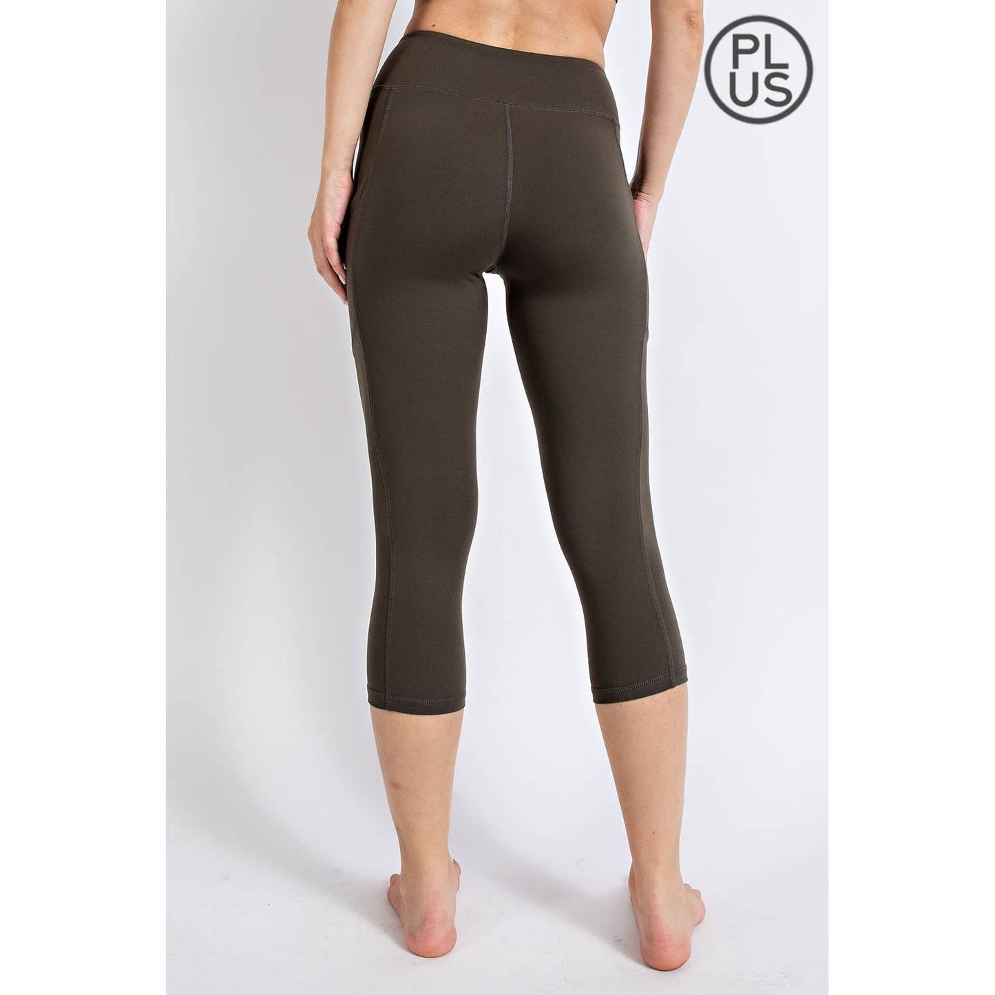 PLUS SIZE CAPRI LENGTH YOGA LEGGINGS WITH POCKETS