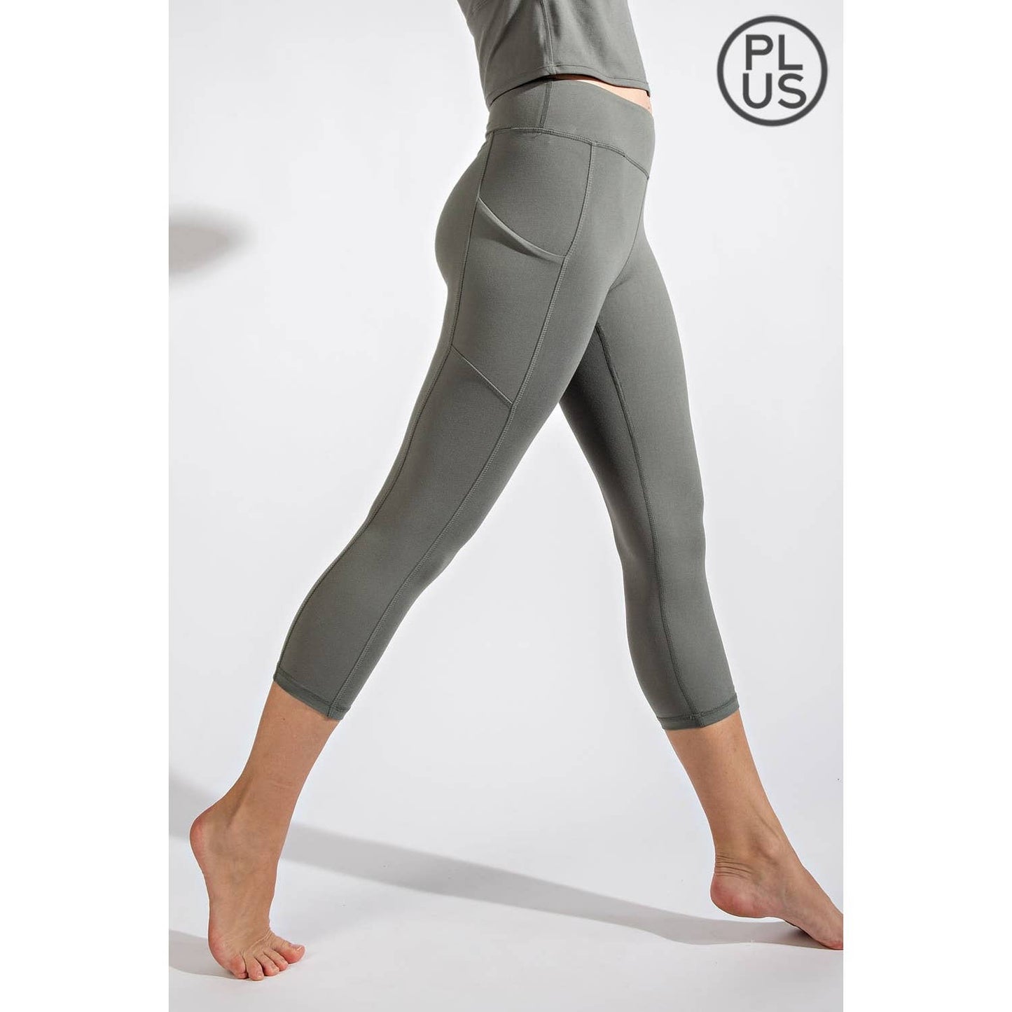 PLUS SIZE CAPRI LENGTH YOGA LEGGINGS WITH POCKETS