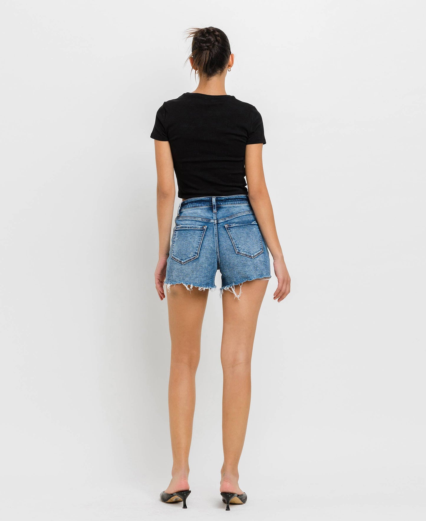 HIGH RISE RAW HEM DENIM SHORTS
T6367
