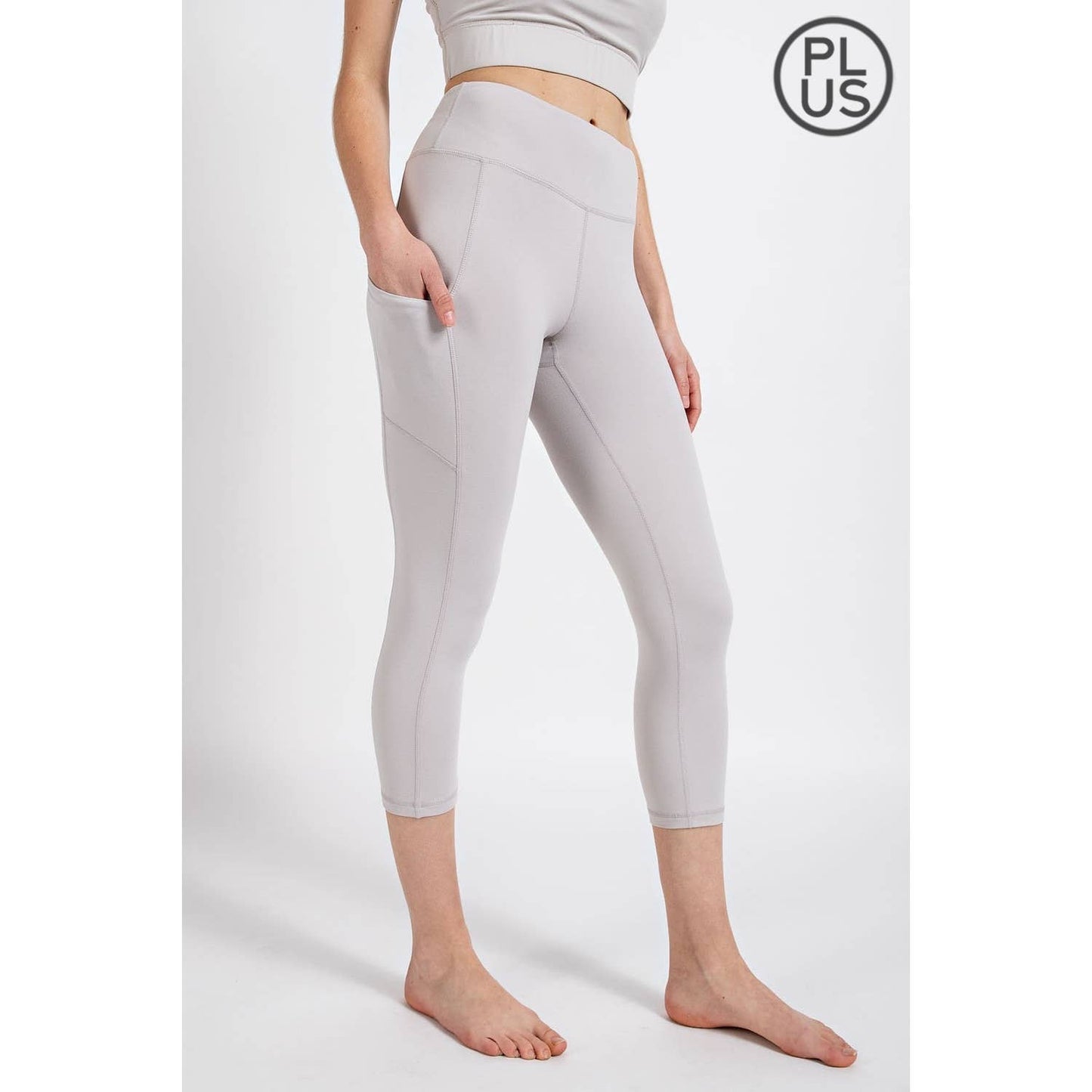 PLUS SIZE CAPRI LENGTH YOGA LEGGINGS WITH POCKETS