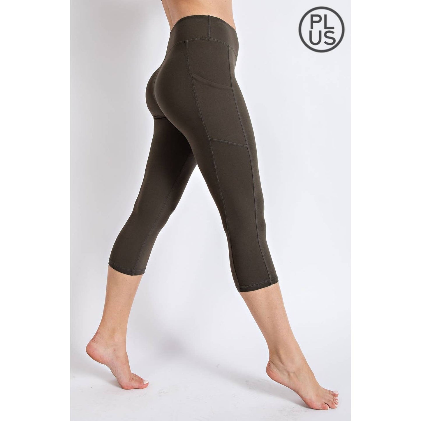 PLUS SIZE CAPRI LENGTH YOGA LEGGINGS WITH POCKETS