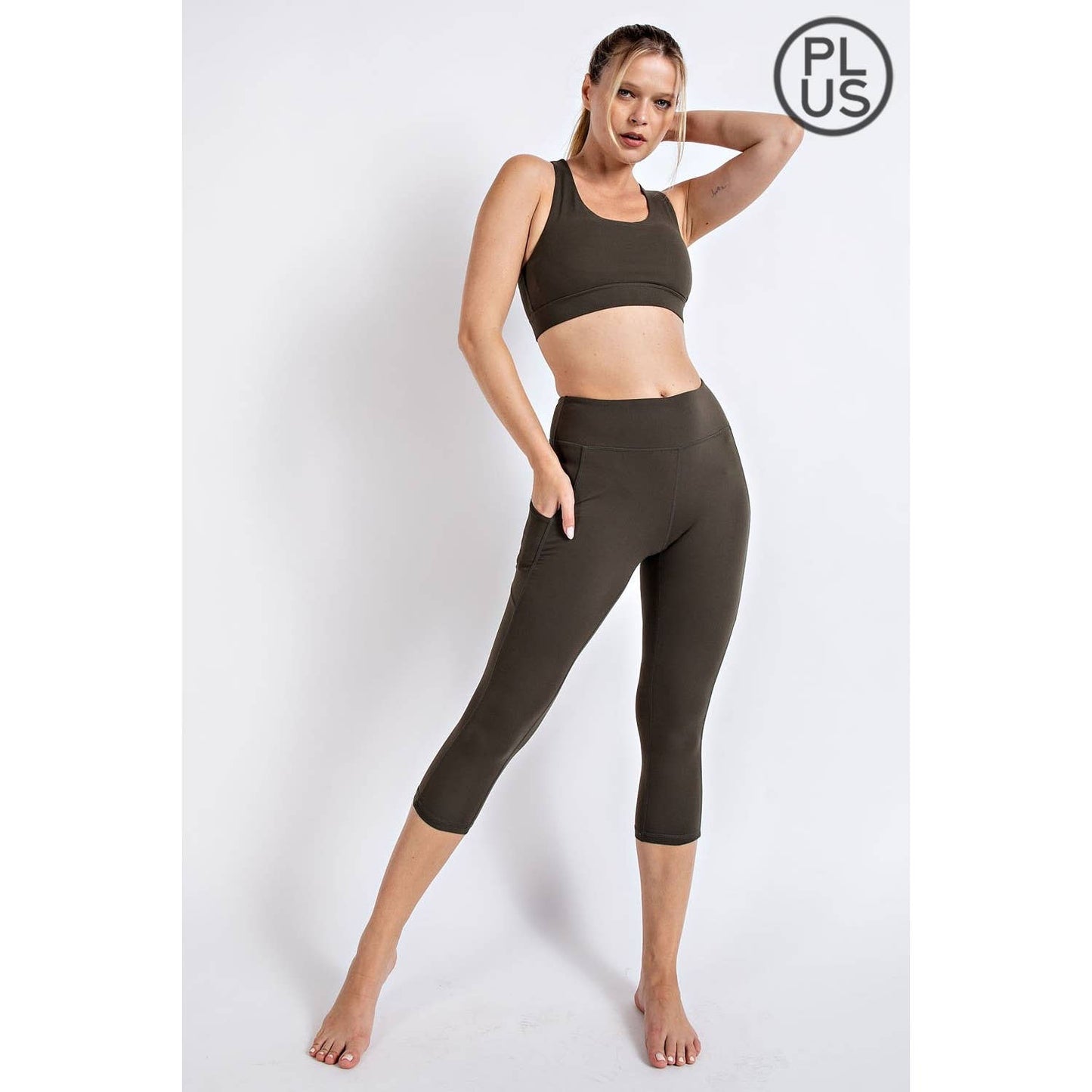 PLUS SIZE CAPRI LENGTH YOGA LEGGINGS WITH POCKETS
