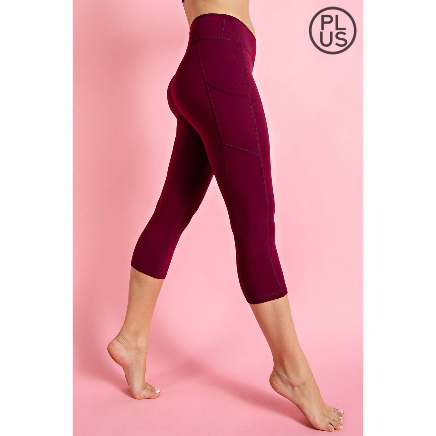 PLUS SIZE CAPRI LENGTH YOGA LEGGINGS WITH POCKETS