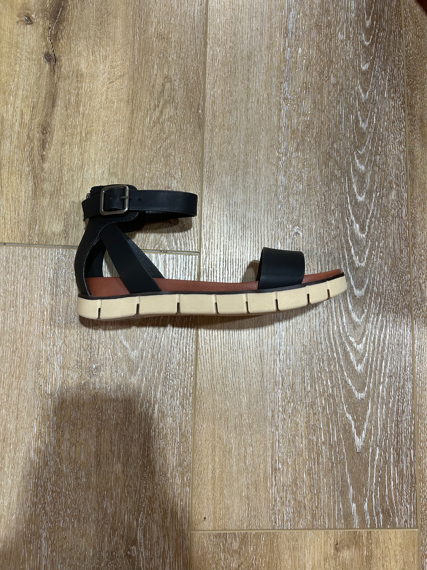 Mia Sandal