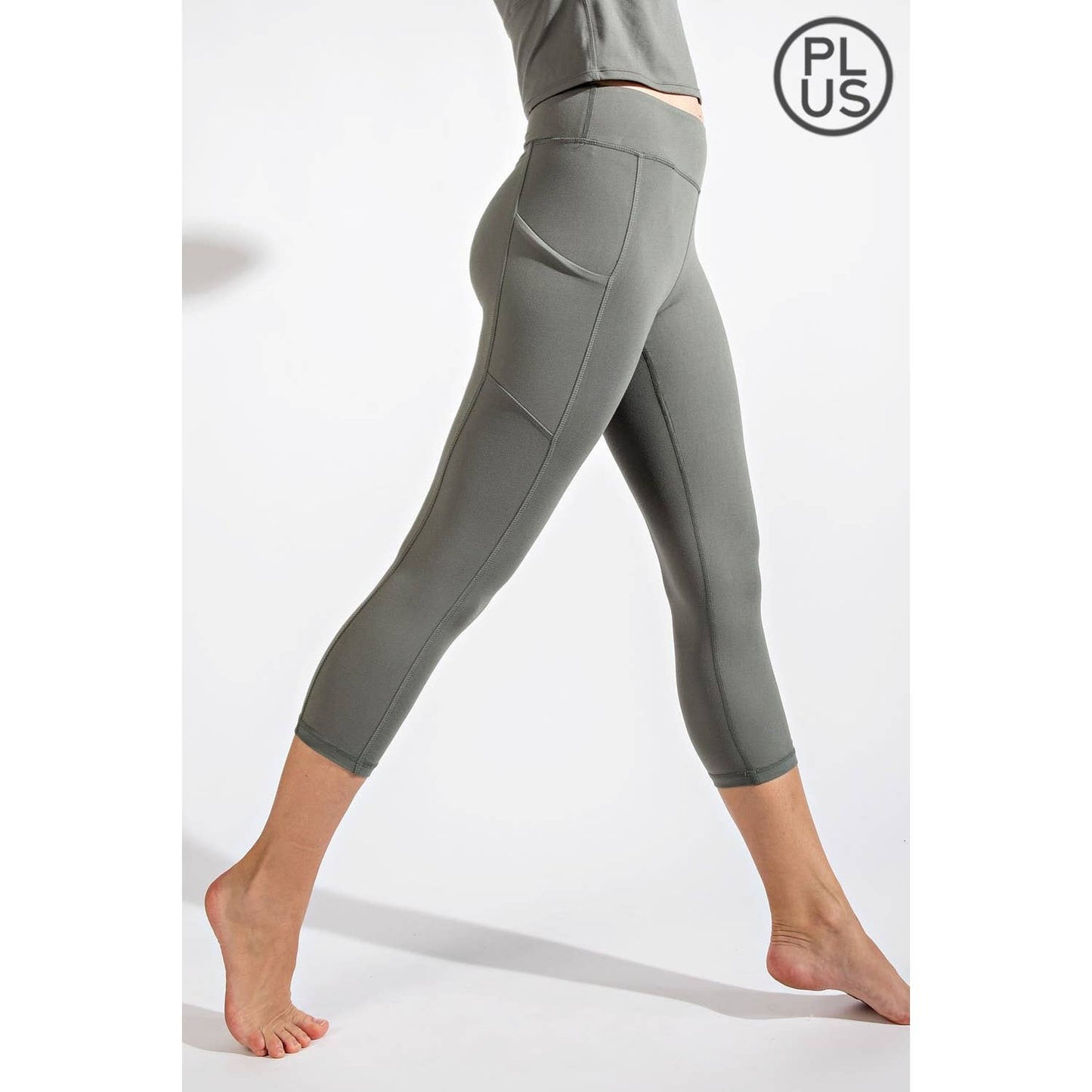 PLUS SIZE CAPRI LENGTH YOGA LEGGINGS WITH POCKETS