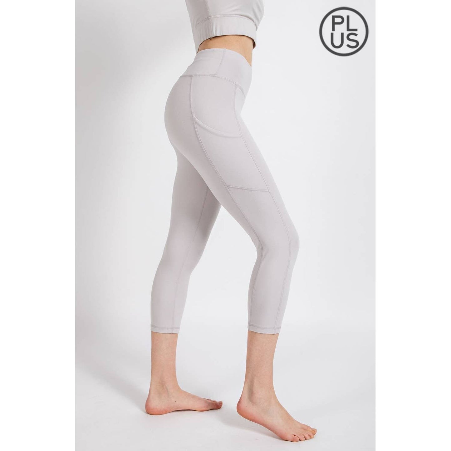 PLUS SIZE CAPRI LENGTH YOGA LEGGINGS WITH POCKETS