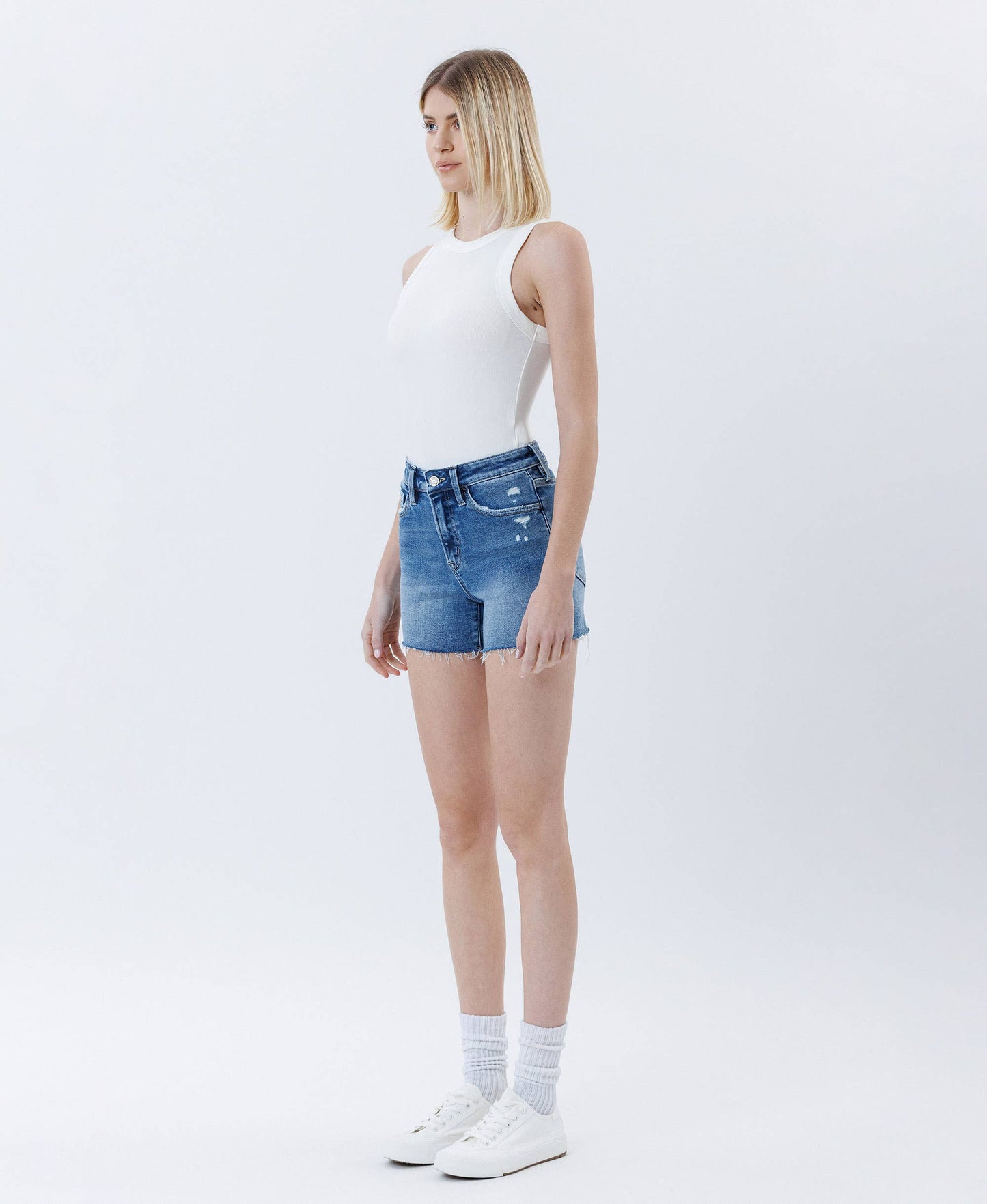 HIGH RISE RAW HEM DENIM SHORTS V3660