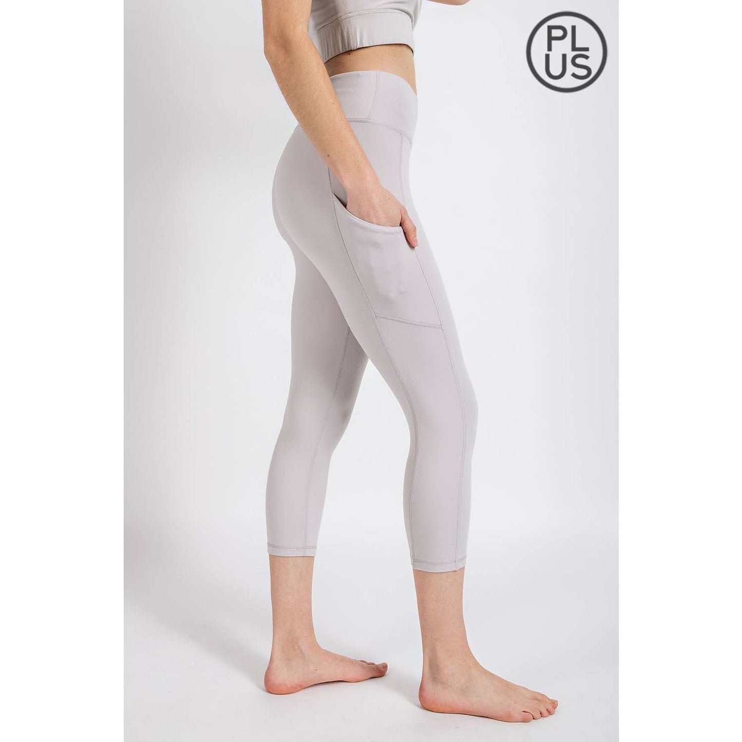 PLUS SIZE CAPRI LENGTH YOGA LEGGINGS WITH POCKETS
