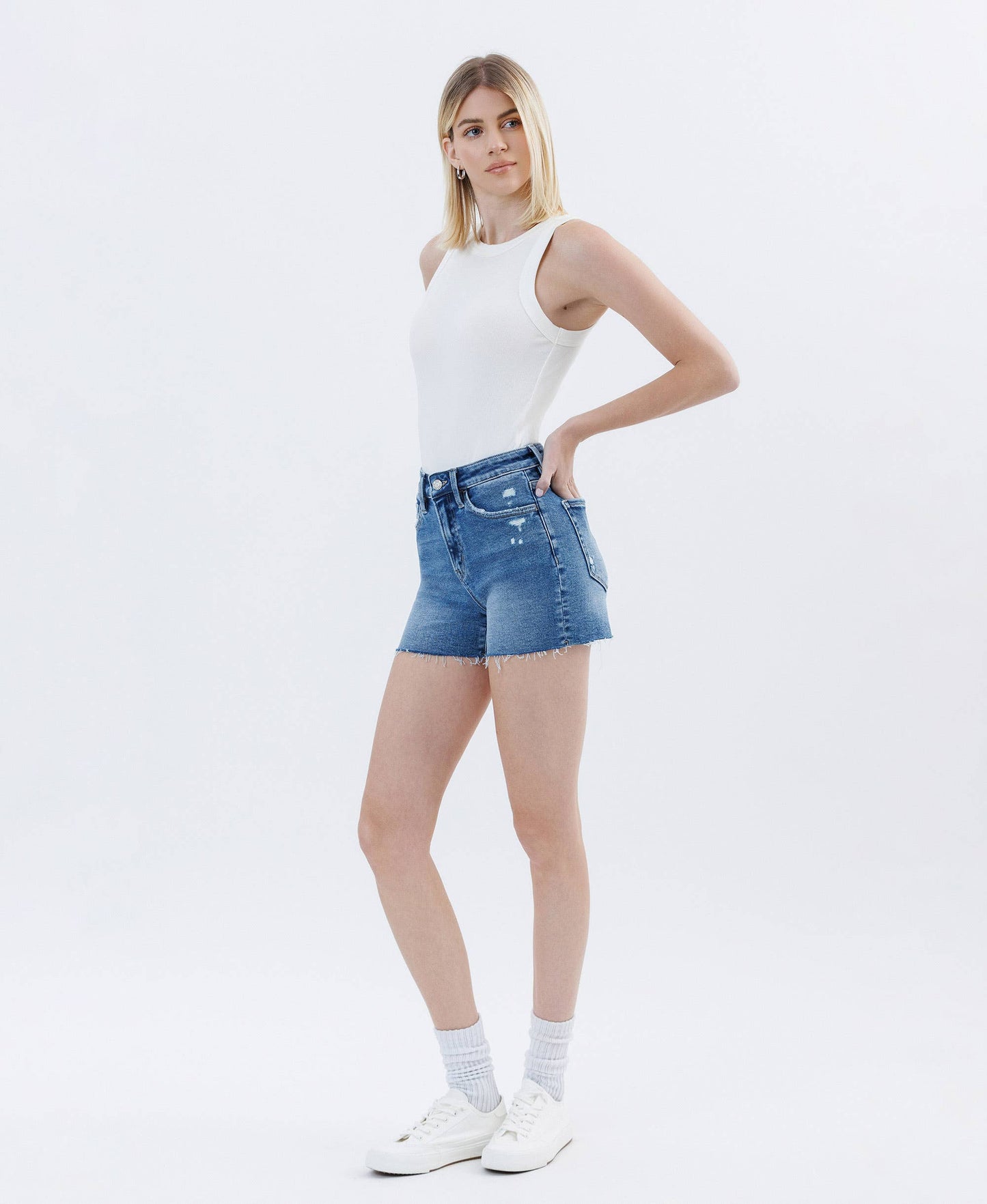 HIGH RISE RAW HEM DENIM SHORTS V3660
