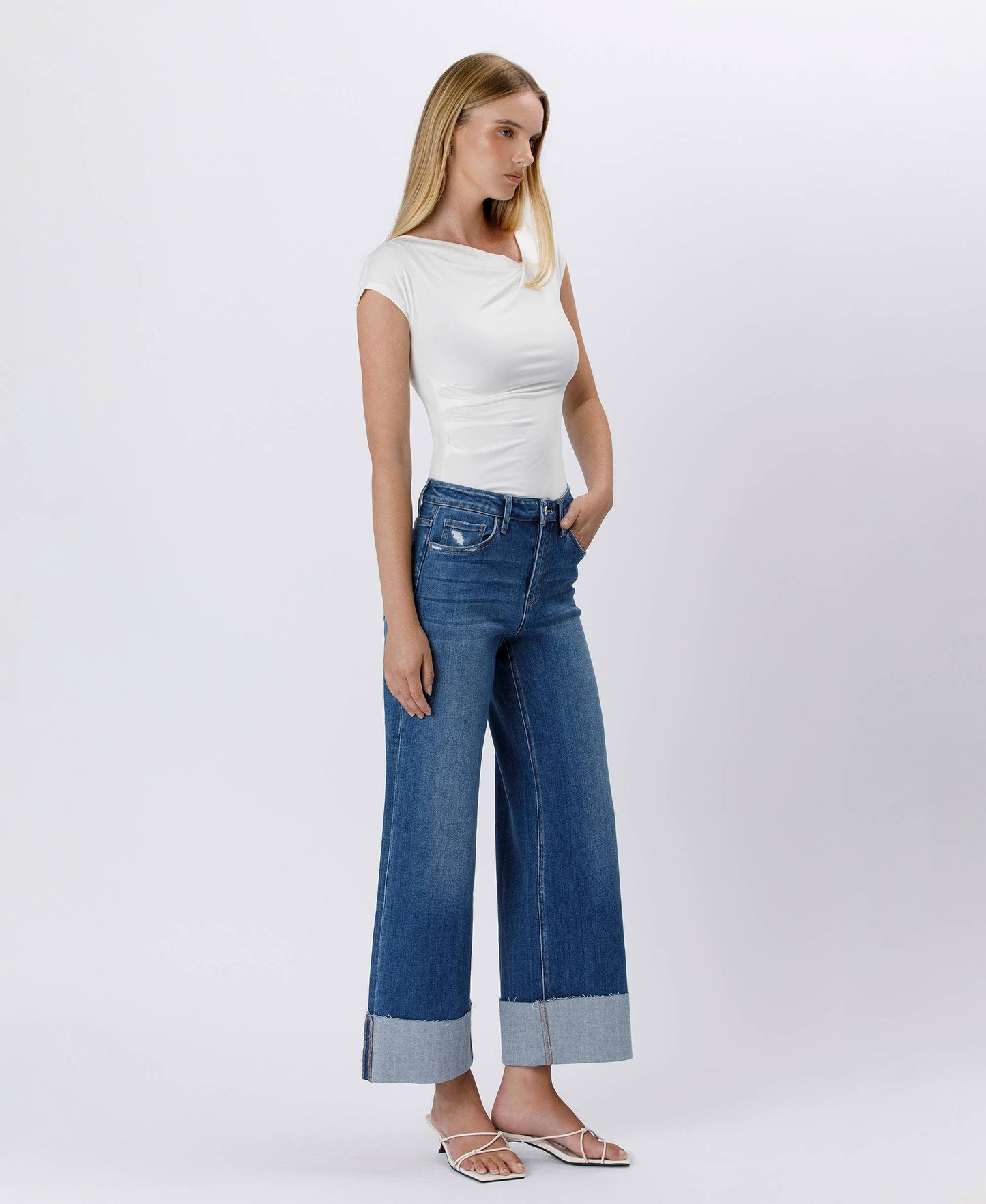 HIGH RISE CUFFED ANKLE WIDE LEG JEANS LV1530