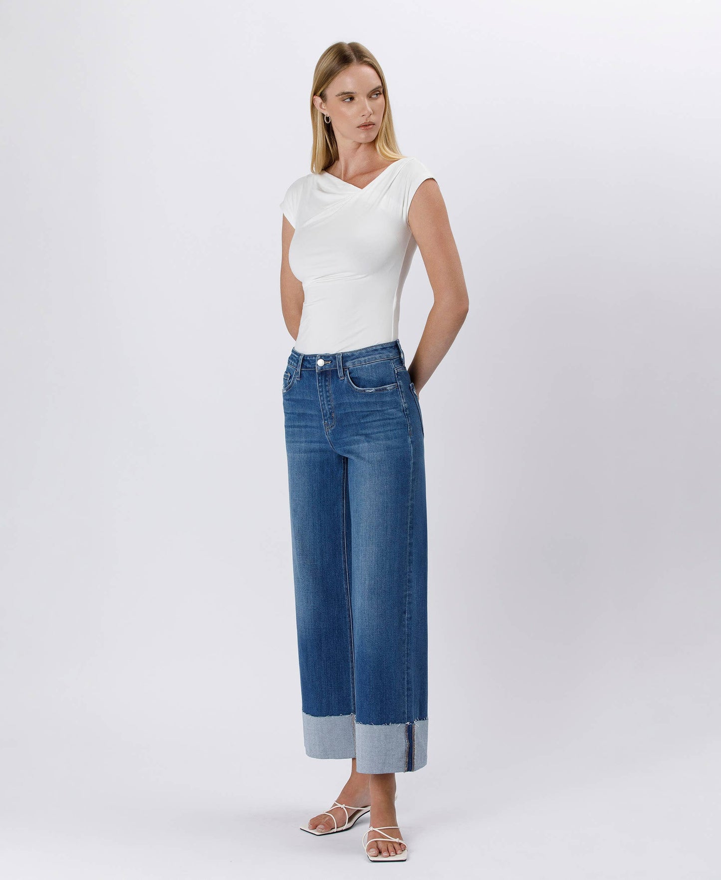 HIGH RISE CUFFED ANKLE WIDE LEG JEANS LV1530