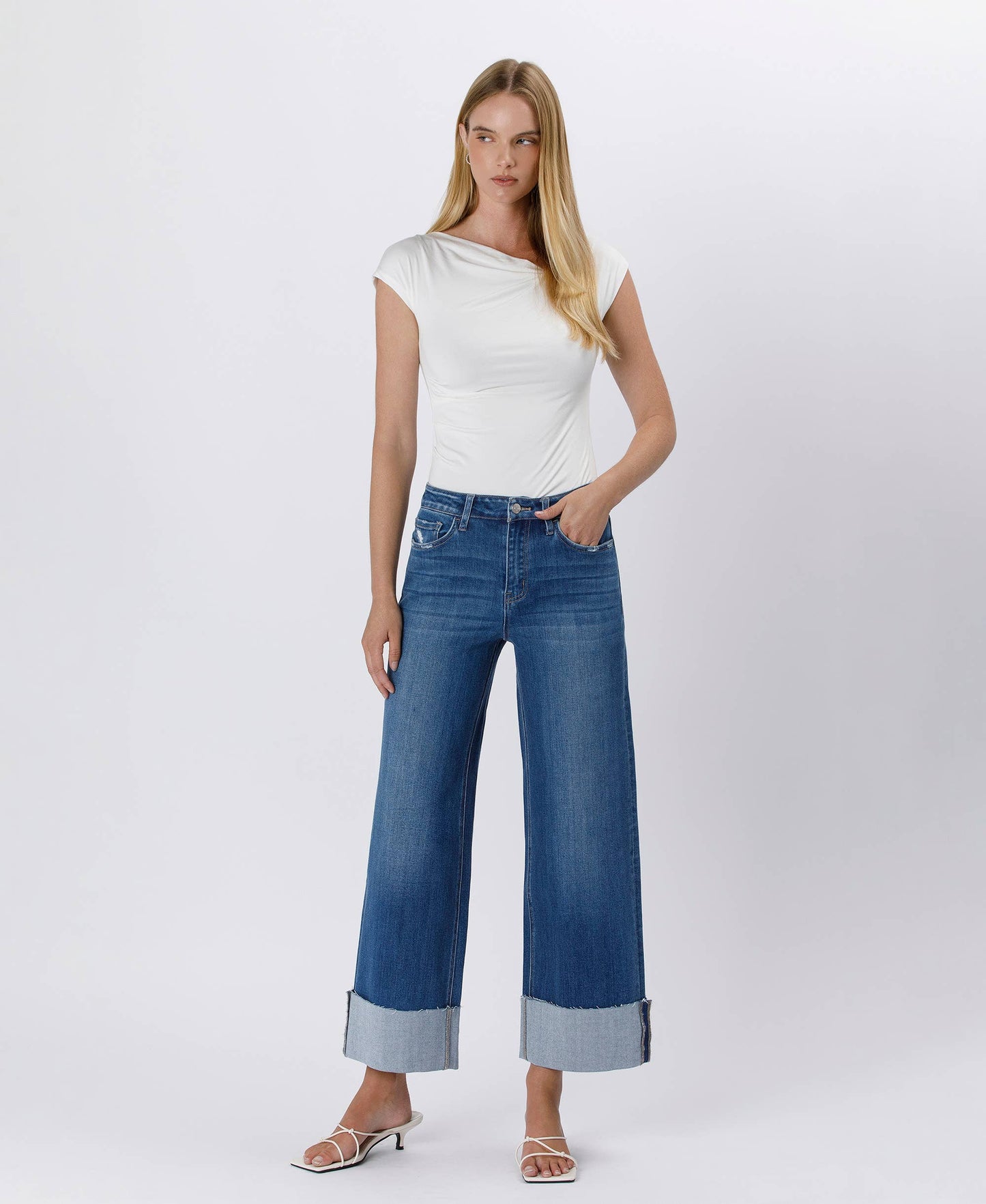 HIGH RISE CUFFED ANKLE WIDE LEG JEANS LV1530