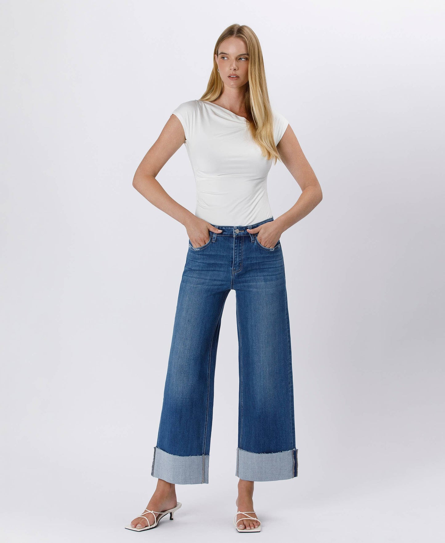 HIGH RISE CUFFED ANKLE WIDE LEG JEANS LV1530