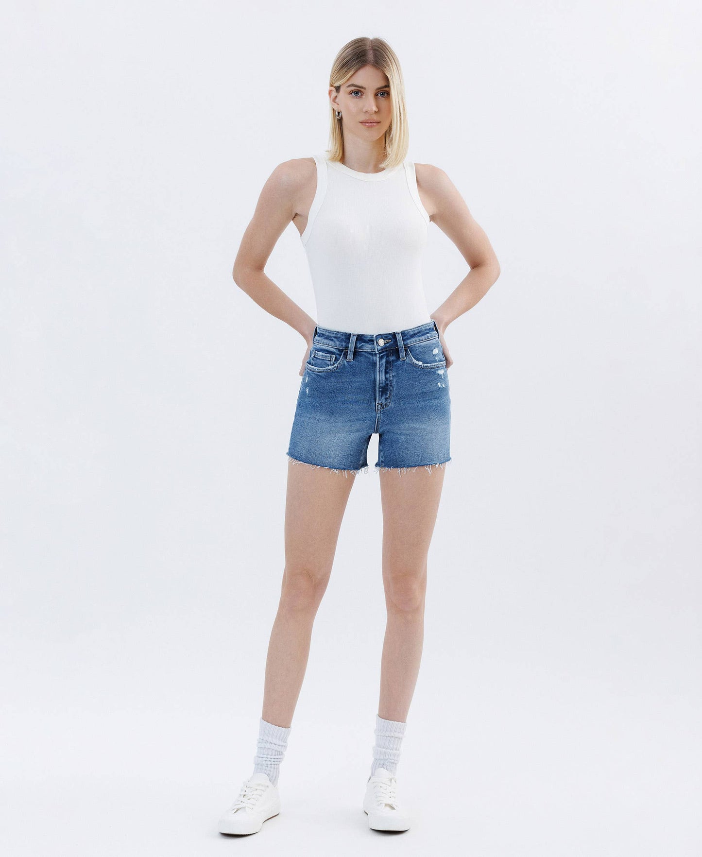 HIGH RISE RAW HEM DENIM SHORTS V3660
