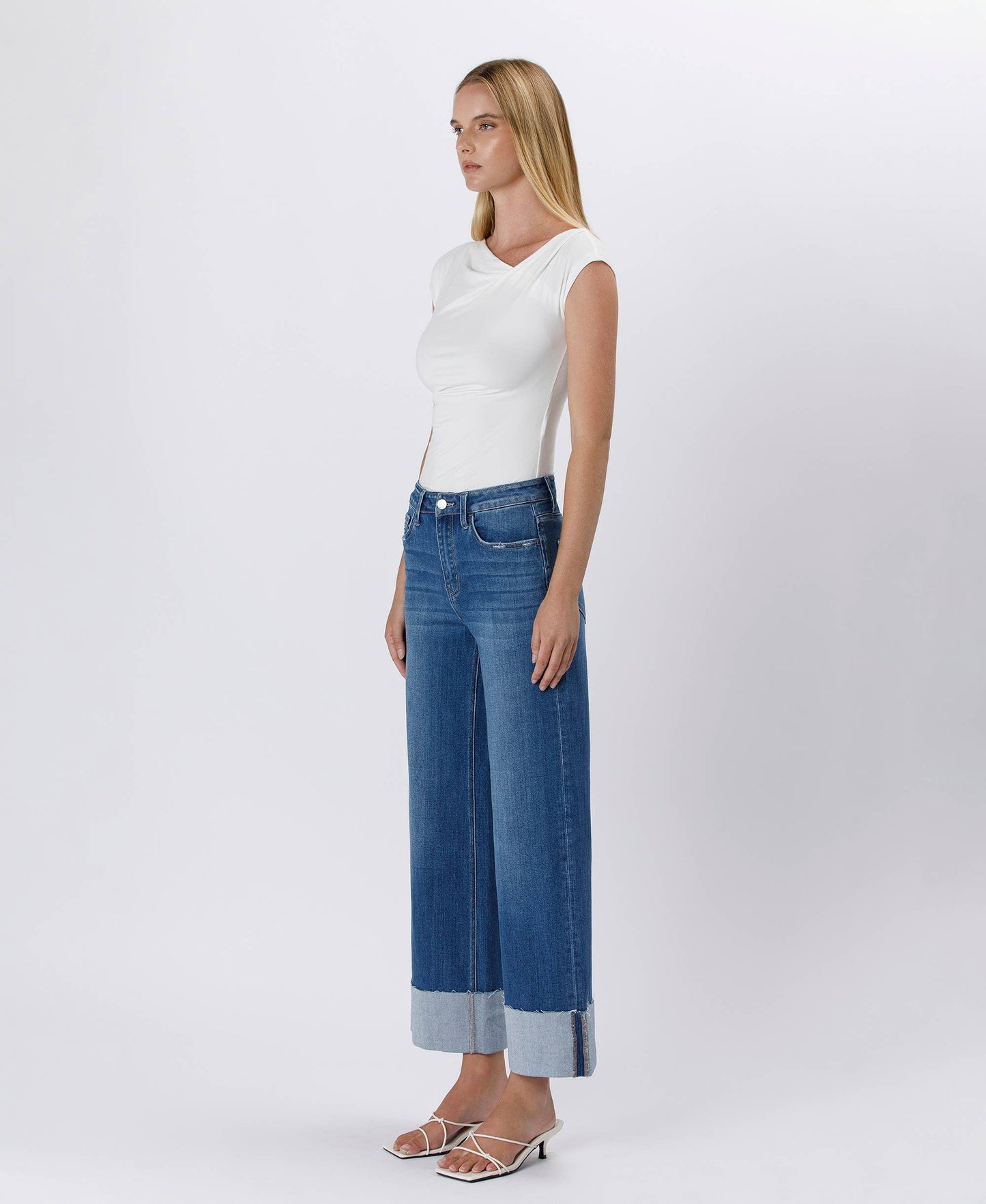 HIGH RISE CUFFED ANKLE WIDE LEG JEANS LV1530